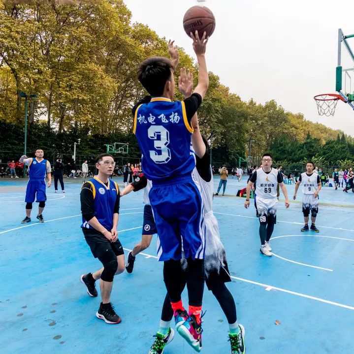 穆古鲁扎回归赛场,出色防守首场状态亮眼,德国队观众沸腾!的简单介绍 穆古鲁扎回归赛场,出色防守首场状态亮眼,德国队观众沸腾!的简单介绍